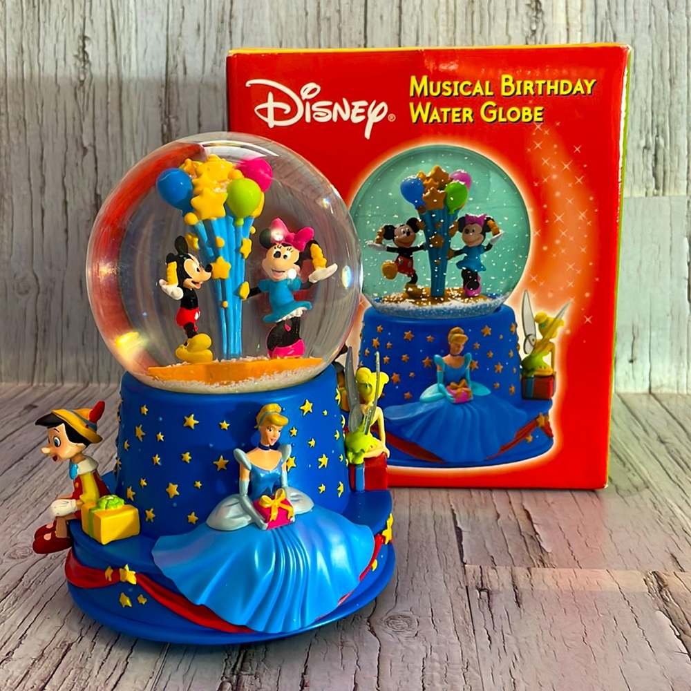 Disney “Walt’s 100th Birthday, when you wish upon a star” snow globe NEW